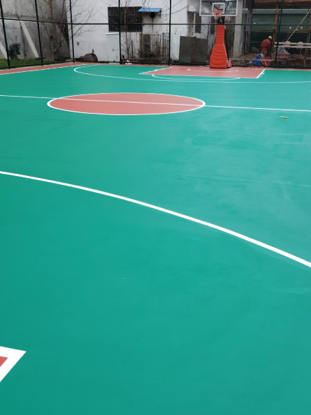 白银 球场长期使用易出现地面开裂